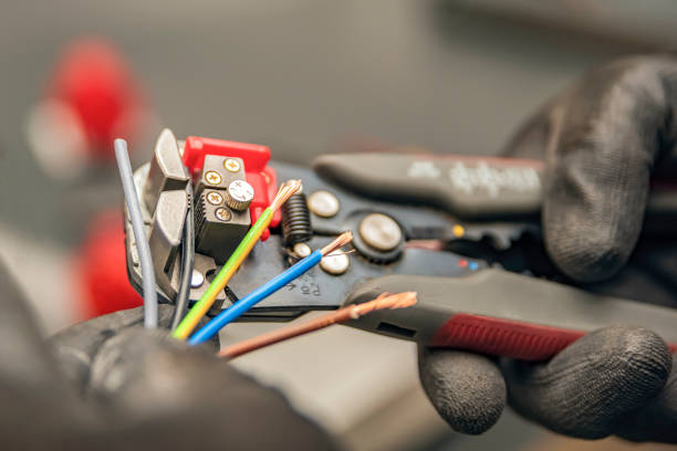 Best Emergency Electrical Repair  in Springfield, FL